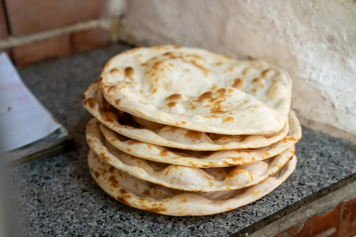 خبز عراقي طازج